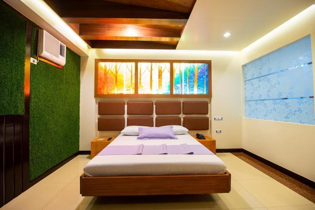 Hotel Dreamworld Las Piñas Exterior photo